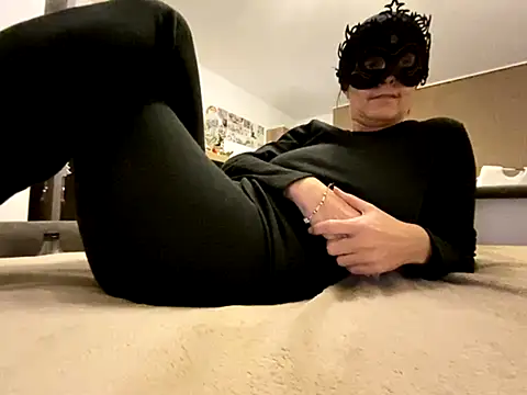 Marilou1983 online show from January 5, 5:27 pm