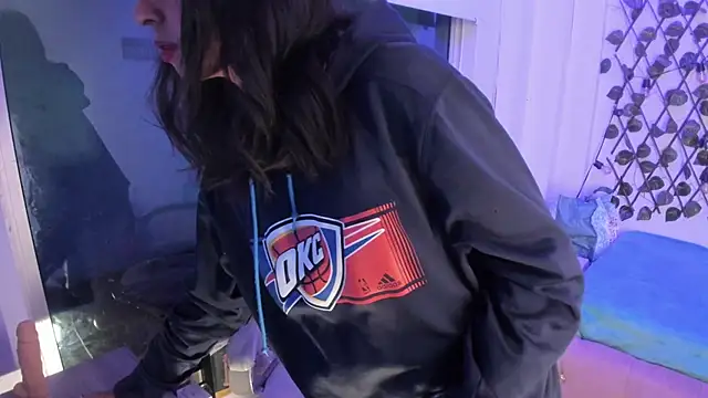 Snapshot of Vic_beckeer chatting on February 13, 4:43 am Vic beckeer online show from February 13, 4:43 am