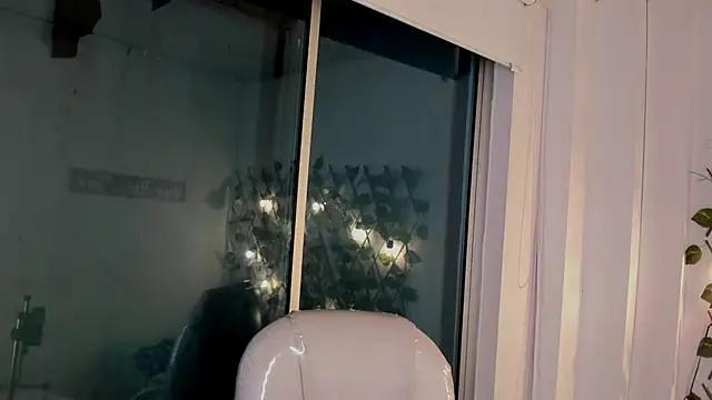 Snapshot of Vic_beckeer chatting on March 11, 3:37 am Vic beckeer online show from March 11, 3:37 am