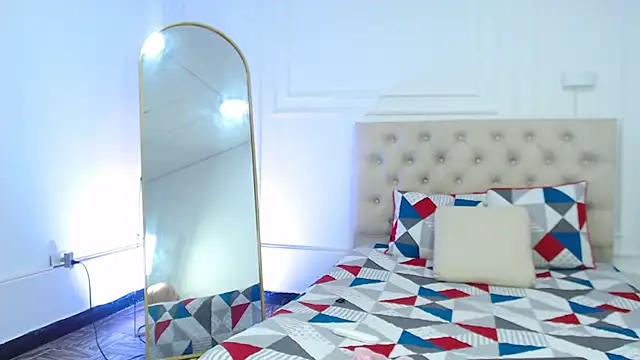 Snapshot of lola_red95 chatting on December 18, 10:54 am lola red95 online show from December 18, 10:54 am