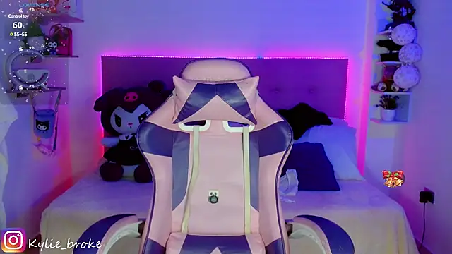 Kylie brokee online show from January 6, 3:09 am