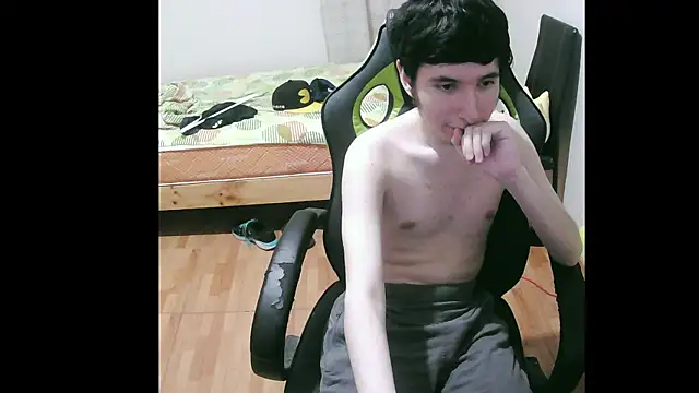 Snapshot of Twink_martinboy chatting on February 11, 11:33 pm Twink martinboy online show from February 11, 11:33 pm