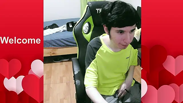 Snapshot of Twink_martinboy chatting on January 16, 2:37 am Twink martinboy online show from January 16, 2:37 am