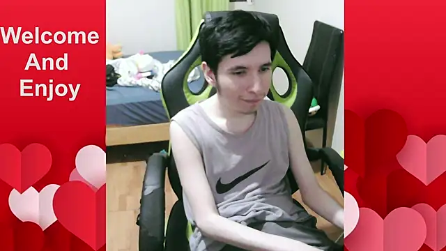 Snapshot of Twink_martinboy chatting on April 21, 12:45 am Twink martinboy online show from April 21, 12:45 am