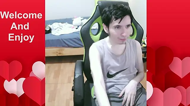 Snapshot of Twink_martinboy chatting on April 21, 9:06 pm Twink martinboy online show from April 21, 9:06 pm