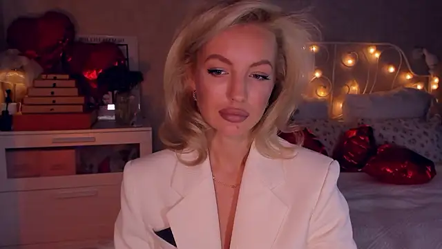 aestetick online show from February 21, 10:49 am