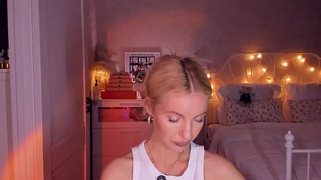 aestetick online show from March 18, 2:42 pm