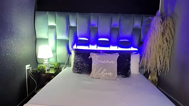 AmmyJones  online show from May 1, 5:39 pm