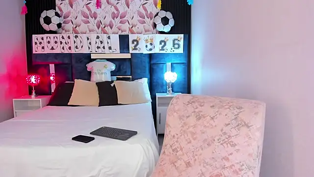 Snapshot of AmmyJones_ chatting on June 17, 7:04 pm AmmyJones online show from June 17, 7:04 pm