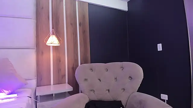 Snapshot of AmmyJones_ chatting on July 10, 7:05 pm AmmyJones online show from July 10, 7:05 pm