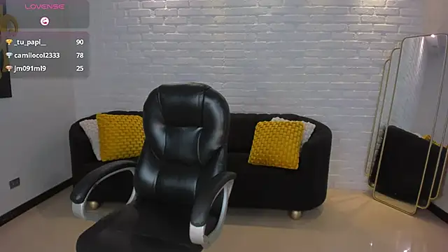 Snapshot of VeronicaCruz_ chatting on February 14, 9:56 am VeronicaCruz online show from February 14, 9:56 am