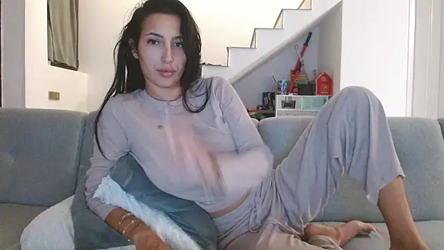 Snapshot of Gabrielaaxxx chatting on February 10, 8:42 pm Gabrielaaxxx online show from February 10, 8:42 pm