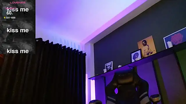 Snapshot of castle_87 chatting on February 6, 4:25 pm castle 87 online show from February 6, 4:25 pm