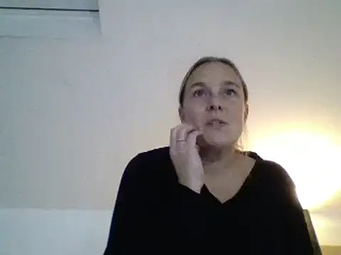 Snapshot of scrummymummy2 chatting on December 2, 8:26 pm scrummymummy2 online show from December 2, 8:26 pm