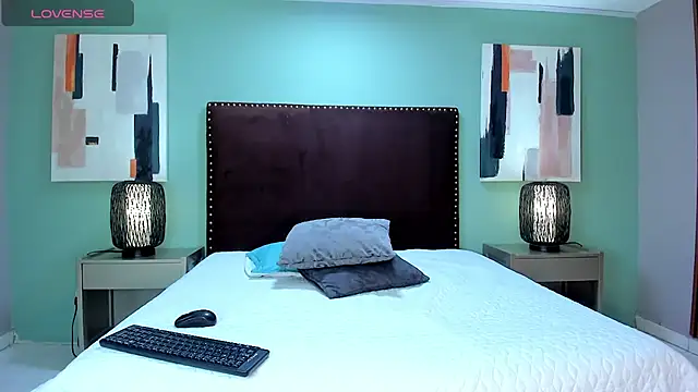 Nahiajhonson  online show from February 14, 12:14 pm