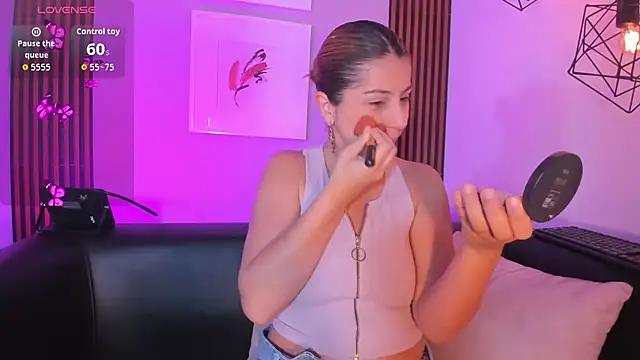 Nahiajhonson  online show from December 15, 1:37 pm