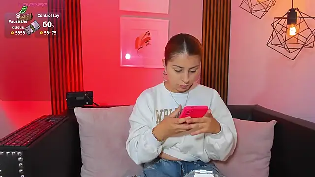 Snapshot of Nahiajhonson_ chatting on March 27, 1:11 pm Nahiajhonson online show from March 27, 1:11 pm