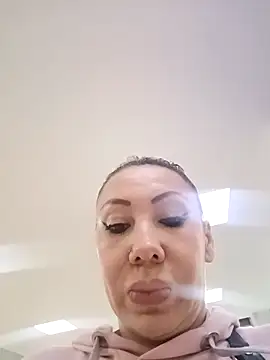 coral smitth online show from November 5, 10:10 pm