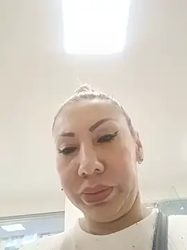 Snapshot of coral_smitth chatting on June 9, 4:51 pm coral smitth online show from June 9, 4:51 pm