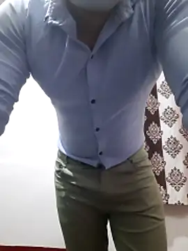 Snapshot of Guyinshortss chatting on February 13, 8:38 pm Guyinshortss online show from February 13, 8:38 pm