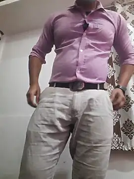 Snapshot of Guyinshortss chatting on February 21, 8:10 pm Guyinshortss online show from February 21, 8:10 pm