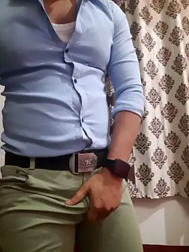 Snapshot of Guyinshortss chatting on March 3, 8:15 pm Guyinshortss online show from March 3, 8:15 pm