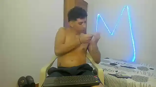 Snapshot of MasterSEX420 chatting on October 29, 12:29 pm MasterSEX420 online show from October 29, 12:29 pm