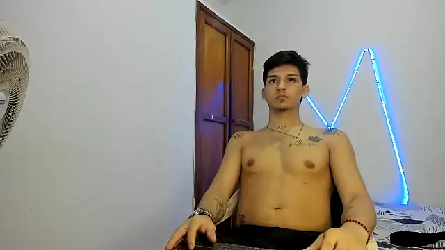 Snapshot of MasterSEX420 chatting on November 11, 2:44 am MasterSEX420 online show from November 11, 2:44 am