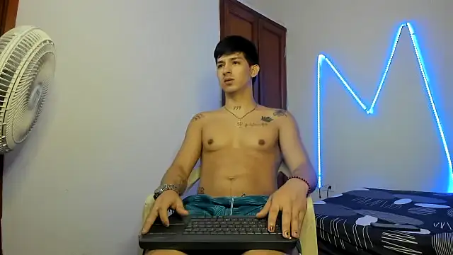 Snapshot of MasterSEX420 chatting on November 18, 12:53 pm MasterSEX420 online show from November 18, 12:53 pm