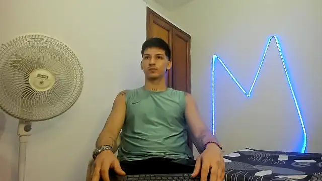 Snapshot of MasterSEX420 chatting on November 19, 11:05 pm MasterSEX420 online show from November 19, 11:05 pm