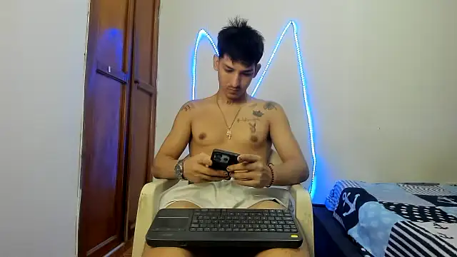 Snapshot of MasterSEX420 chatting on November 28, 1:25 pm MasterSEX420 online show from November 28, 1:25 pm