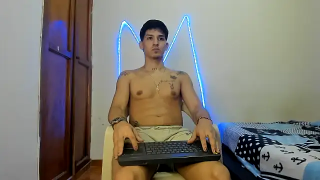 Snapshot of MasterSEX420 chatting on December 3, 2:30 am MasterSEX420 online show from December 3, 2:30 am