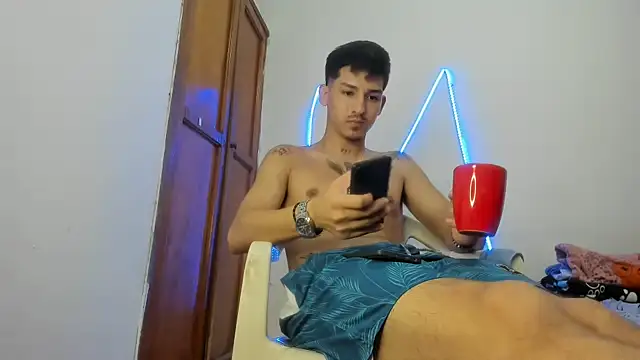 Snapshot of MasterSEX420 chatting on December 18, 2:12 pm MasterSEX420 online show from December 18, 2:12 pm