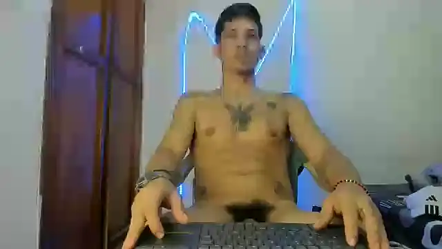 Snapshot of MasterSEX420 chatting on December 20, 12:40 am MasterSEX420 online show from December 20, 12:40 am