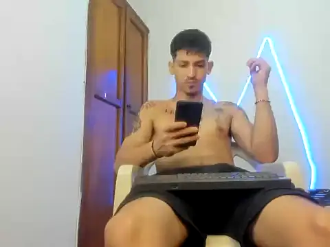 Snapshot of MasterSEX420 chatting on February 8, 10:35 pm MasterSEX420 online show from February 8, 10:35 pm