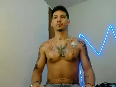 Snapshot of MasterSEX420 chatting on February 9, 9:19 pm MasterSEX420 online show from February 9, 9:19 pm