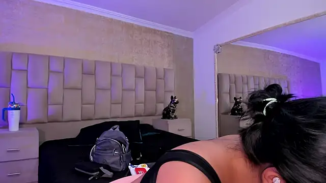 EmmaTorres  online show from February 4, 8:28 pm