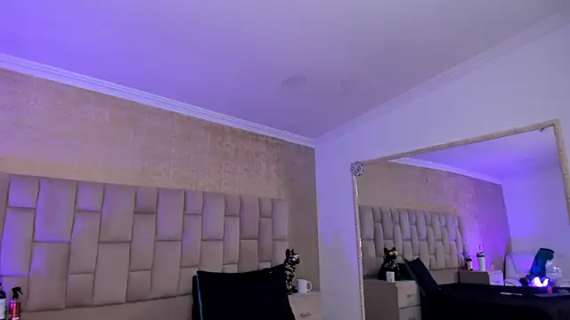 EmmaTorres  online show from February 4, 11:38 pm