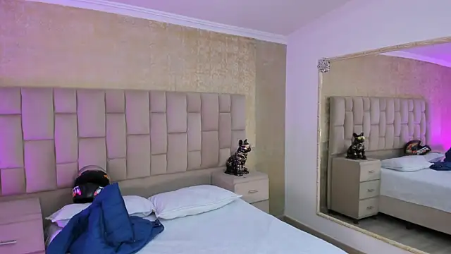 EmmaTorres  online show from March 22, 9:42 pm