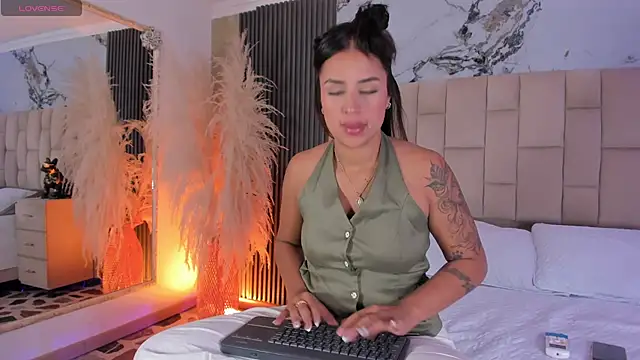 EmmaTorres  online show from February 23, 9:12 pm