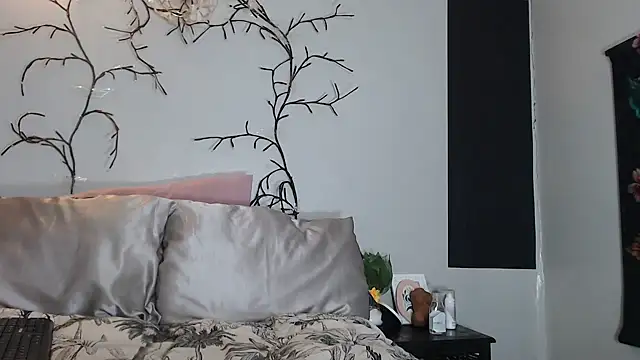 FRUITOFEDEN01 online show from January 23, 11:26 am