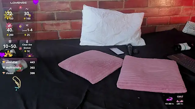 crystalvazquez online show from February 8, 4:25 pm