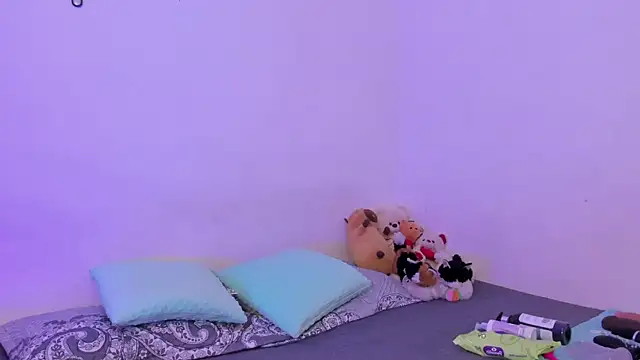 crystalvazquez online show from October 19, 1:45 pm