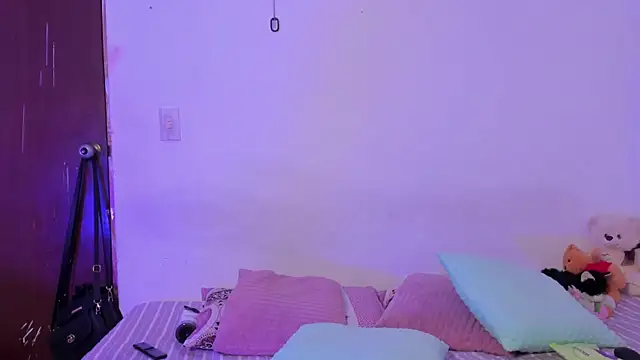 crystalvazquez online show from October 23, 3:22 pm