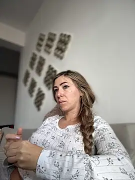 RaquelleDevon online show from December 16, 10:20 am