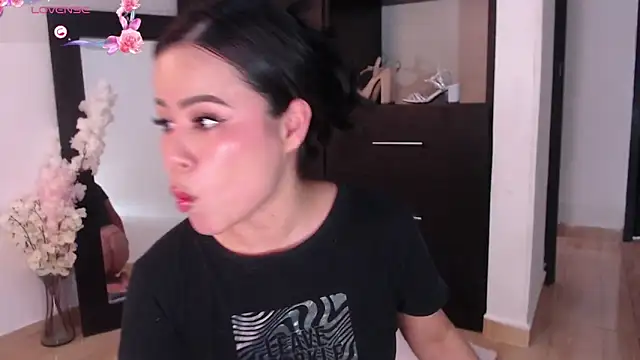 Snapshot of miaking12 chatting on February 19, 8:10 pm miaking12 online show from February 19, 8:10 pm