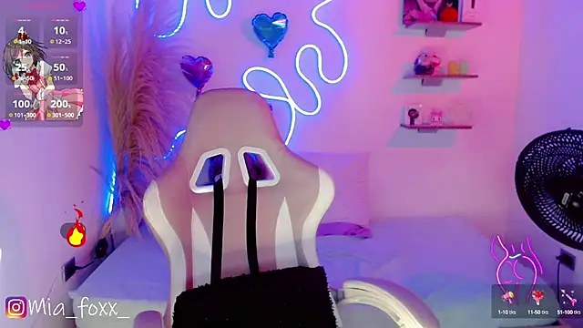 Snapshot of Mia_foxx_ chatting on February 5, 9:07 pm Mia foxx online show from February 5, 9:07 pm