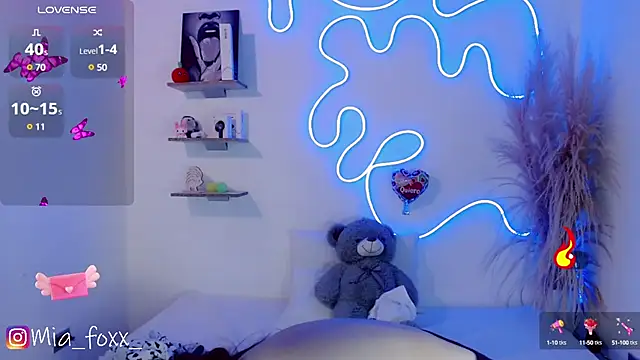 Snapshot of Mia_foxx_ chatting on March 13, 3:11 am Mia foxx online show from March 13, 3:11 am