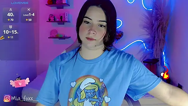 Snapshot of Mia_foxx_ chatting on March 17, 9:13 pm Mia foxx online show from March 17, 9:13 pm