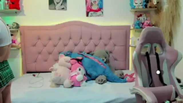 Snapshot of Mia_foxx_ chatting on November 15, 8:05 pm Mia foxx online show from November 15, 8:05 pm